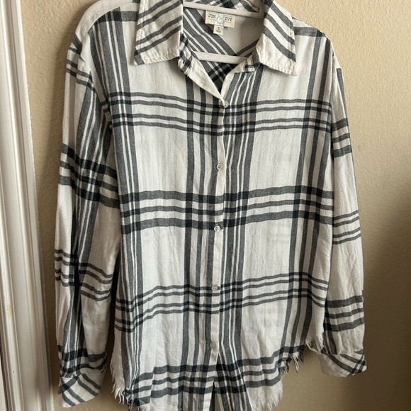 Other - Black and White Fleece Plaid Shirt